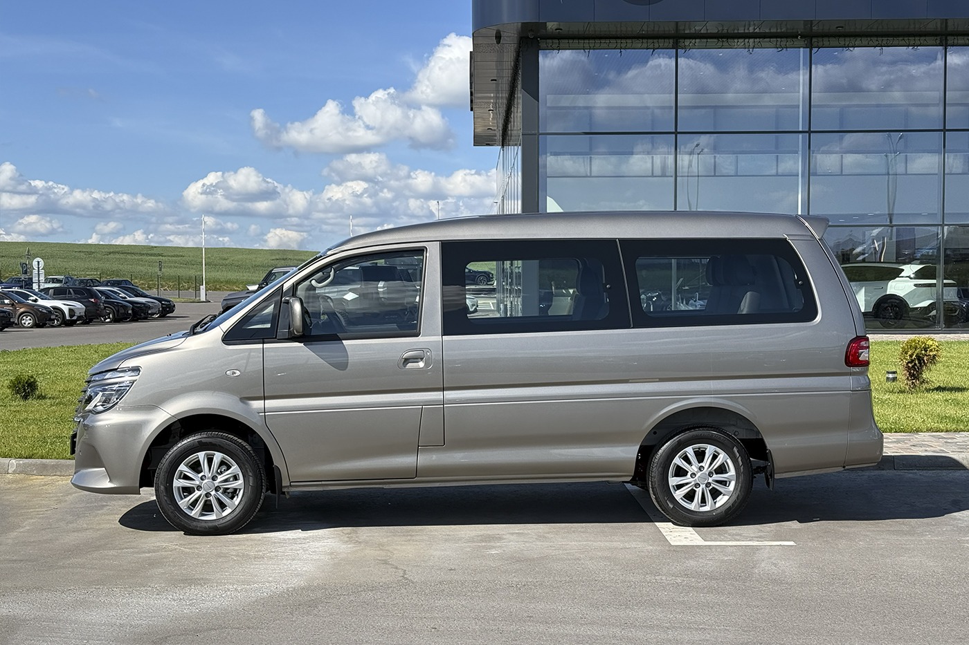 Dongfeng M5